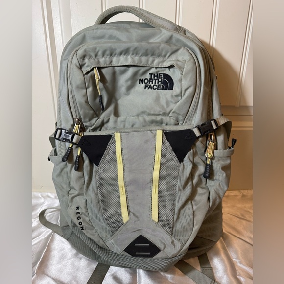 The North Face Recon Backpack Green Mist/Black - Picture 1 of 9
